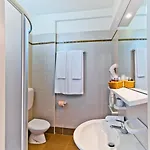 Victoria Hotel 3*