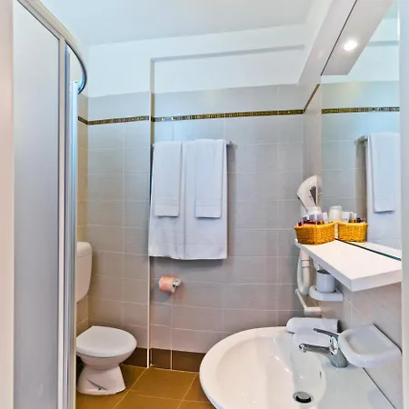 Victoria Hotell 3*